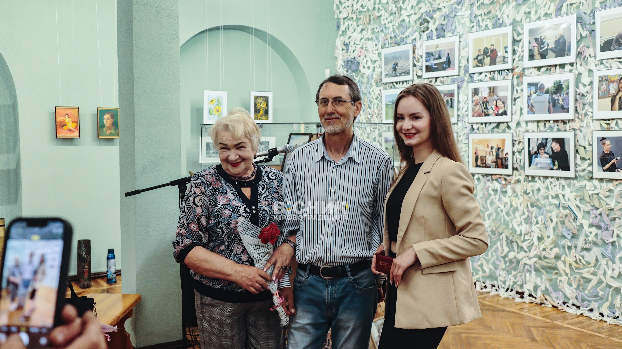 В епіцентрі подій: у Кропивницькому презентували фотовиставку про журналістів,  які змінюють хід війни