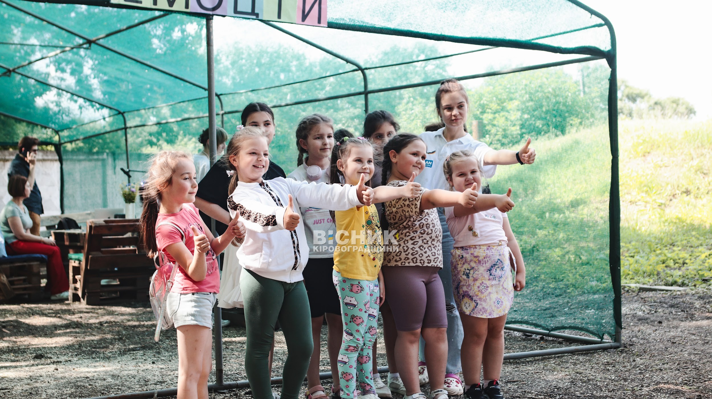 Фарби, посмішки, ікіґай: у Кропивницькому відбувся арт-флешмоб на підтримку ментального здоров’я молоді