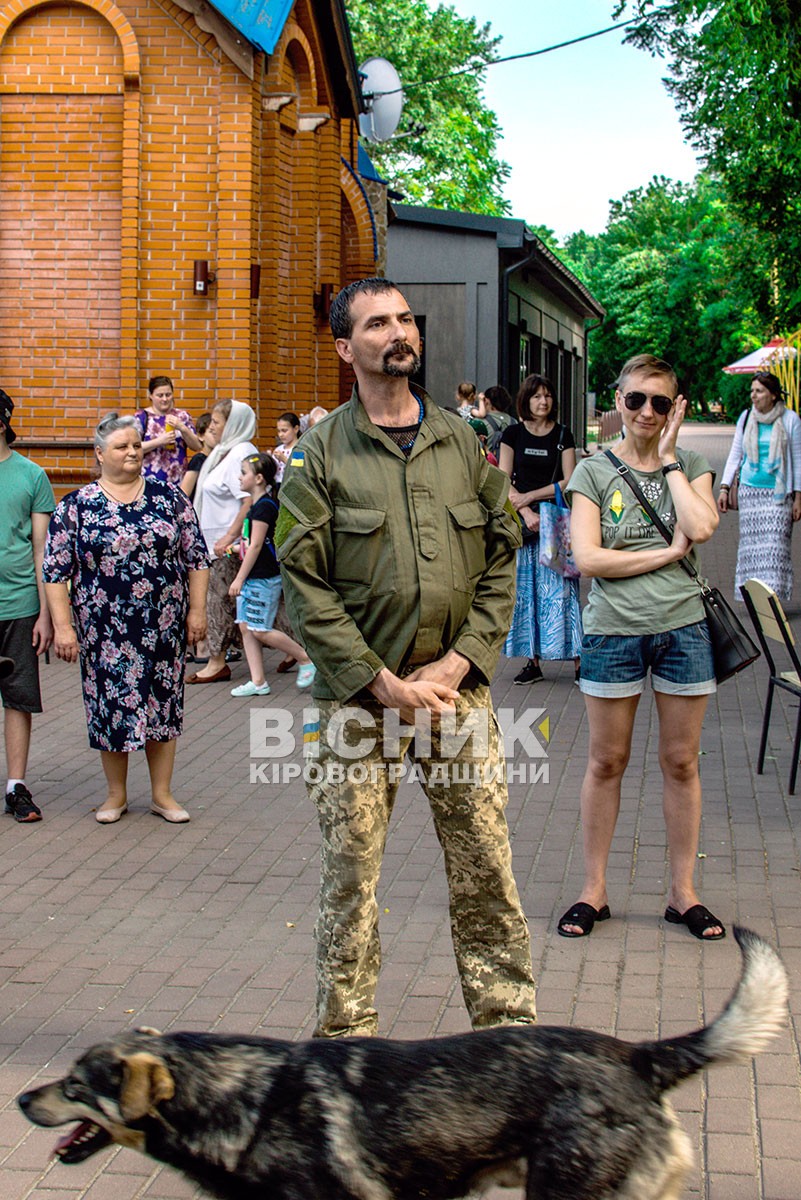 Кропивницький розквітнув добром: діти й волонтери провели "Свято білої квітки" для підтримки фронту Кропивницький розквітнув добром: діти й волонтери провели "Свято білої квітки" для підтримки фронту