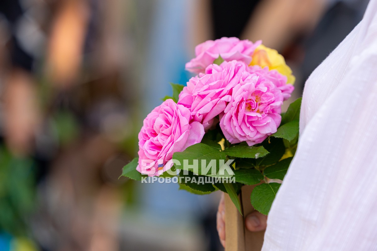 У Світловодську відкрили меморіальні дошки Сергію Батяшову та Євгену Віннікову У Світловодську відкрили меморіальні дошки Сергію Батяшову та Євгену Віннікову