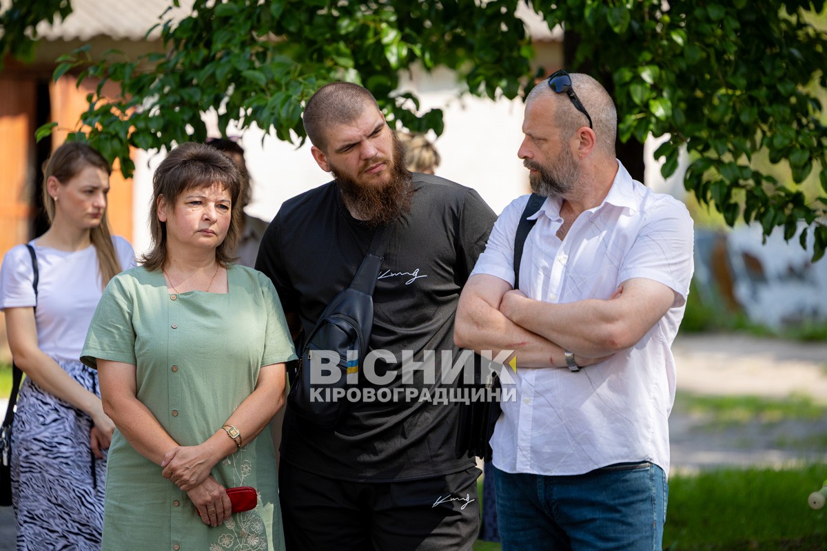 У Світловодську відкрили меморіальні дошки Сергію Батяшову та Євгену Віннікову У Світловодську відкрили меморіальні дошки Сергію Батяшову та Євгену Віннікову