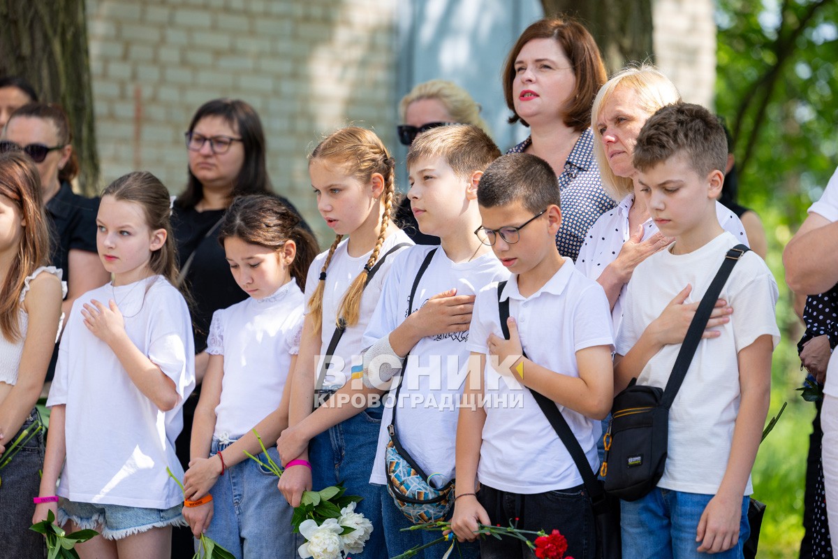 У Світловодську відкрили меморіальні дошки Сергію Батяшову та Євгену Віннікову У Світловодську відкрили меморіальні дошки Сергію Батяшову та Євгену Віннікову