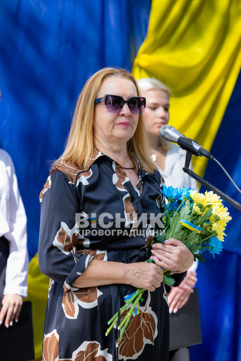 У Світловодську відкрили меморіальні дошки Сергію Батяшову та Євгену Віннікову У Світловодську відкрили меморіальні дошки Сергію Батяшову та Євгену Віннікову