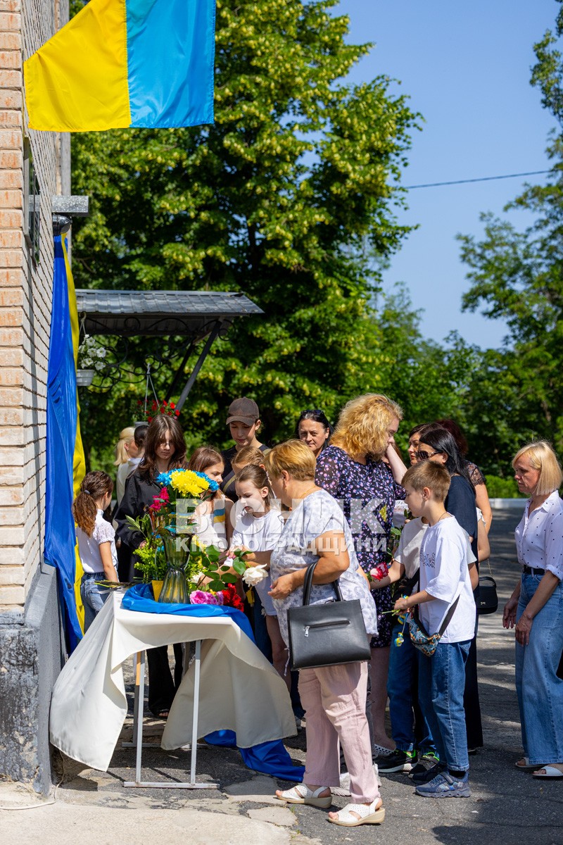 У Світловодську відкрили меморіальні дошки Сергію Батяшову та Євгену Віннікову У Світловодську відкрили меморіальні дошки Сергію Батяшову та Євгену Віннікову