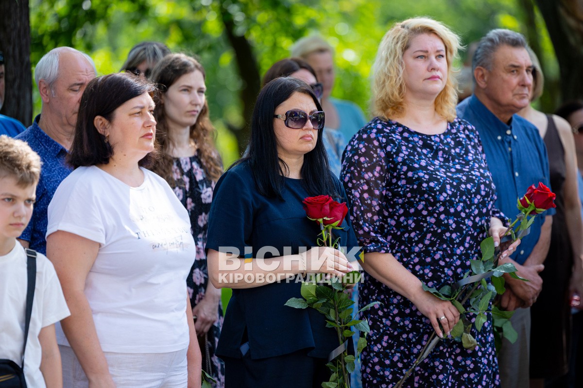 У Світловодську відкрили меморіальні дошки Сергію Батяшову та Євгену Віннікову У Світловодську відкрили меморіальні дошки Сергію Батяшову та Євгену Віннікову