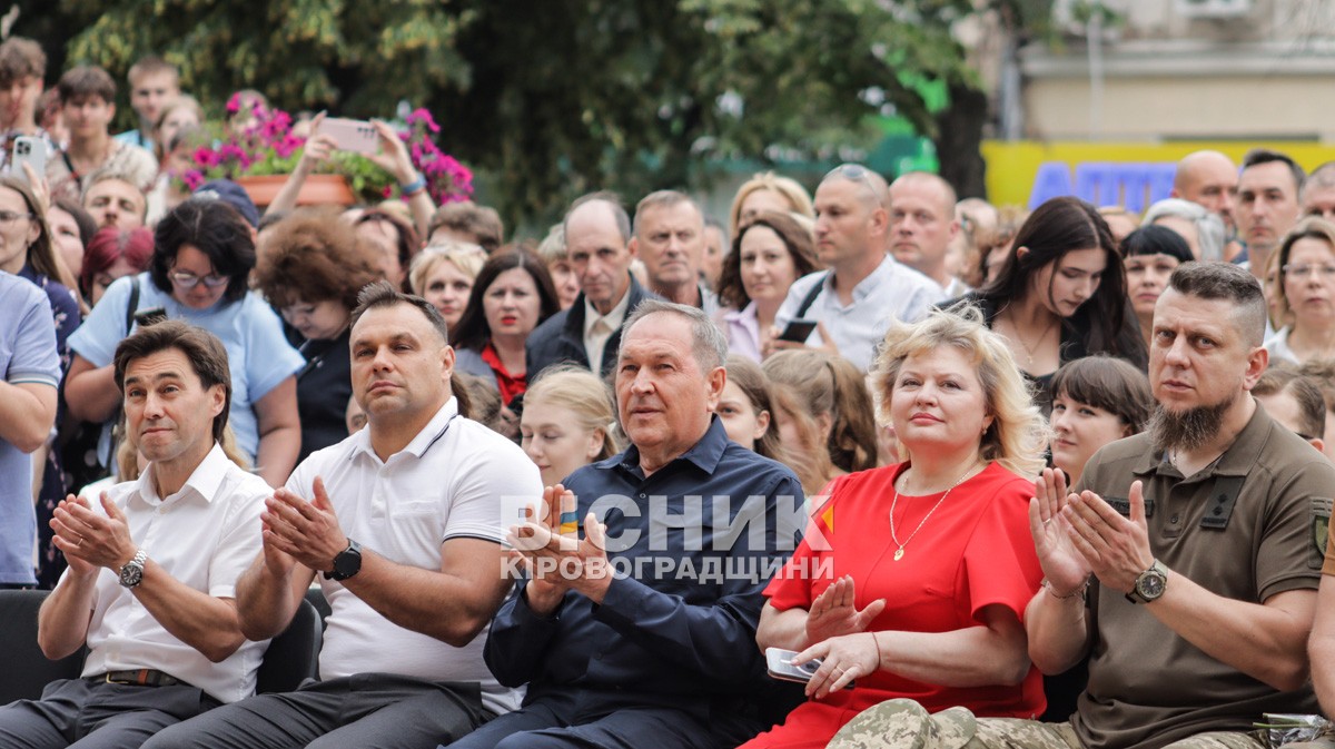 «Гордість Кропивницького»: 220 медалістів отримали відзнаки під оплески й настанови військових «Гордість Кропивницького»: 220 медалістів отримали відзнаки під оплески й настанови військових