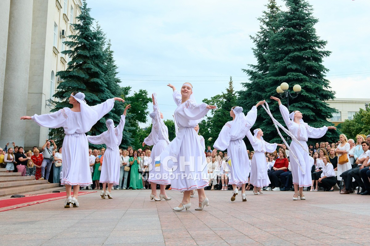 «Гордість Кропивницького»: 220 медалістів отримали відзнаки під оплески й настанови військових «Гордість Кропивницького»: 220 медалістів отримали відзнаки під оплески й настанови військових