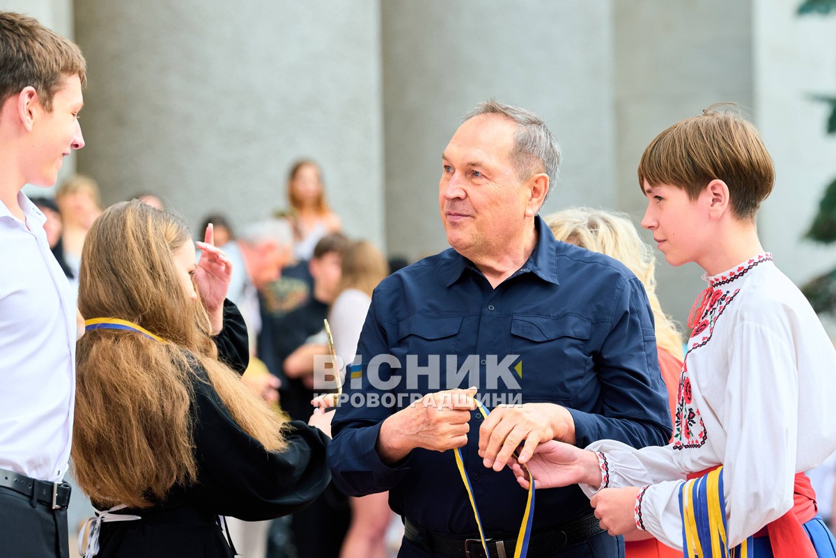 «Гордість Кропивницького»: 220 медалістів отримали відзнаки під оплески й настанови військових «Гордість Кропивницького»: 220 медалістів отримали відзнаки під оплески й настанови військових