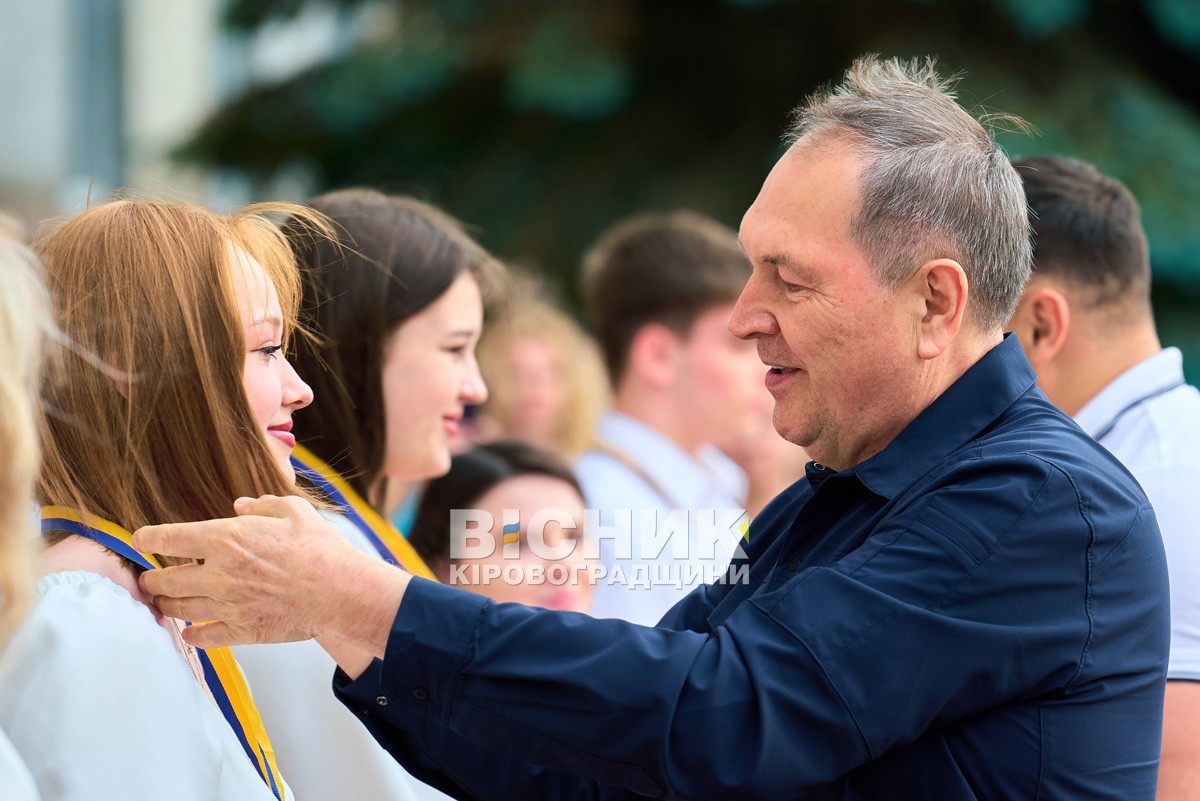 «Гордість Кропивницького»: 220 медалістів отримали відзнаки під оплески й настанови військових «Гордість Кропивницького»: 220 медалістів отримали відзнаки під оплески й настанови військових