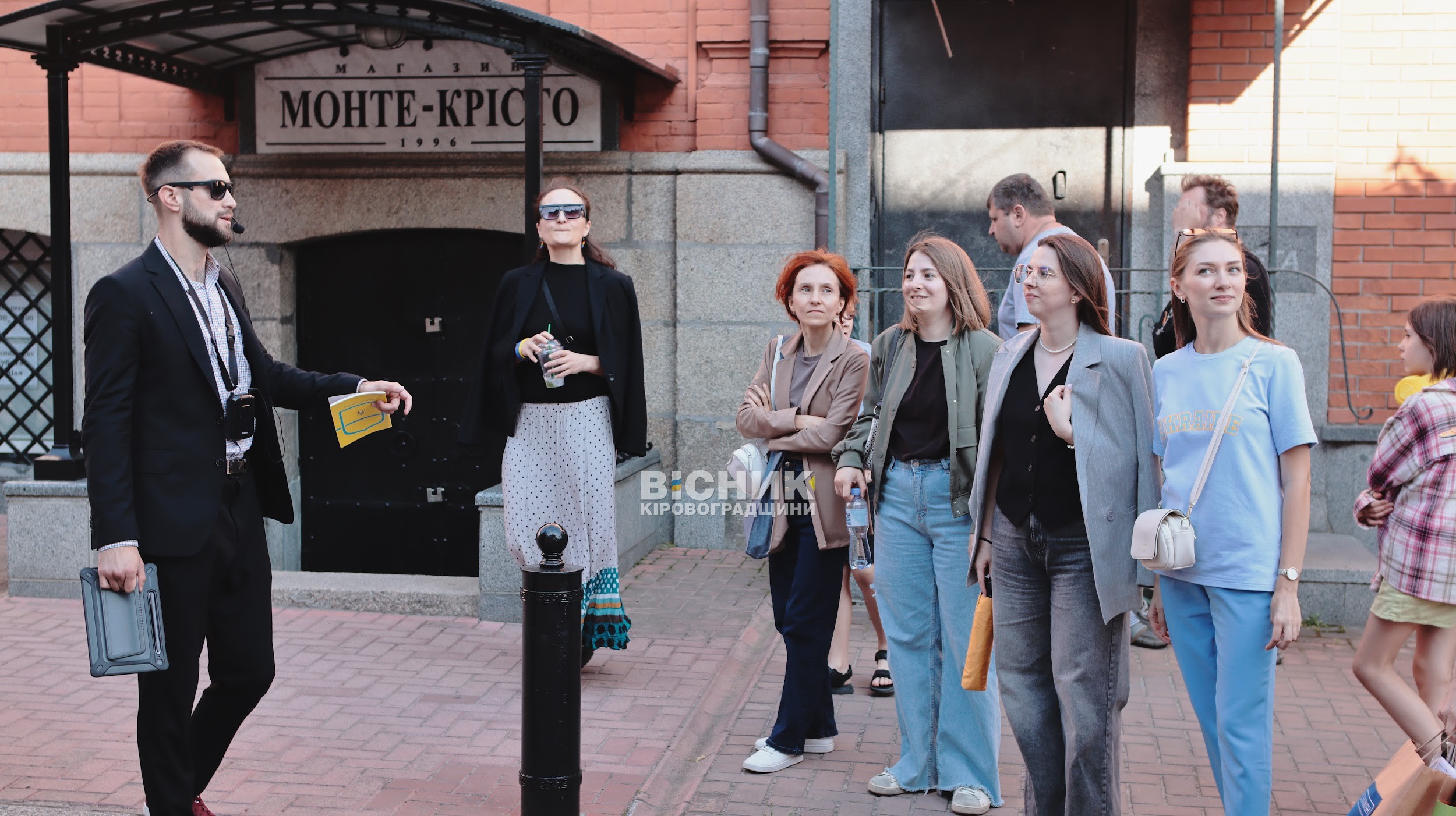 Благодійна екскурсія у Кропивницькому зібрала майже 10 тисяч гривень для аеророзвідки Благодійна екскурсія у Кропивницькому зібрала майже 10 тисяч гривень для аеророзвідки