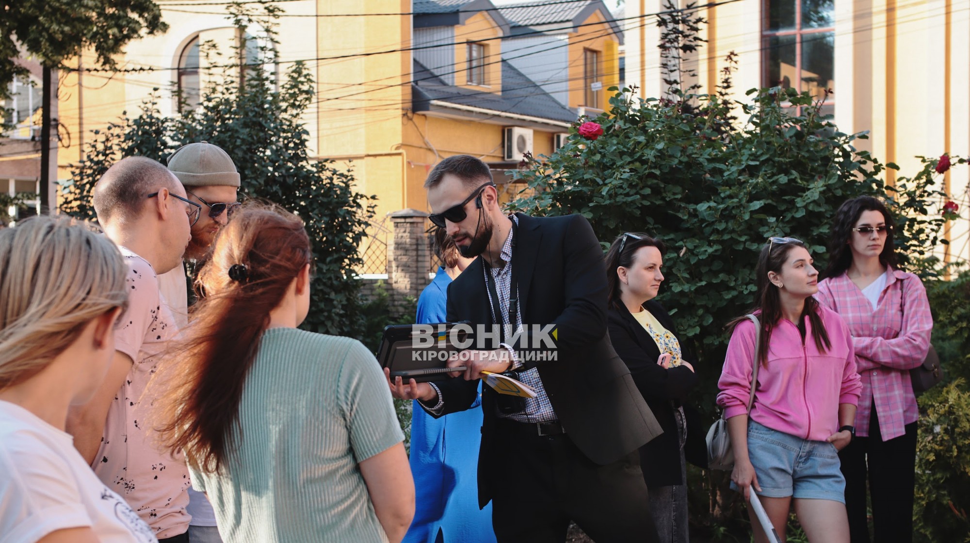 У Кропивницькому згадали Героя Небесної Сотні під час благодійної екскурсії вулицею Віктора Чміленка У Кропивницькому згадали Героя Небесної Сотні під час благодійної екскурсії вулицею Віктора Чміленка