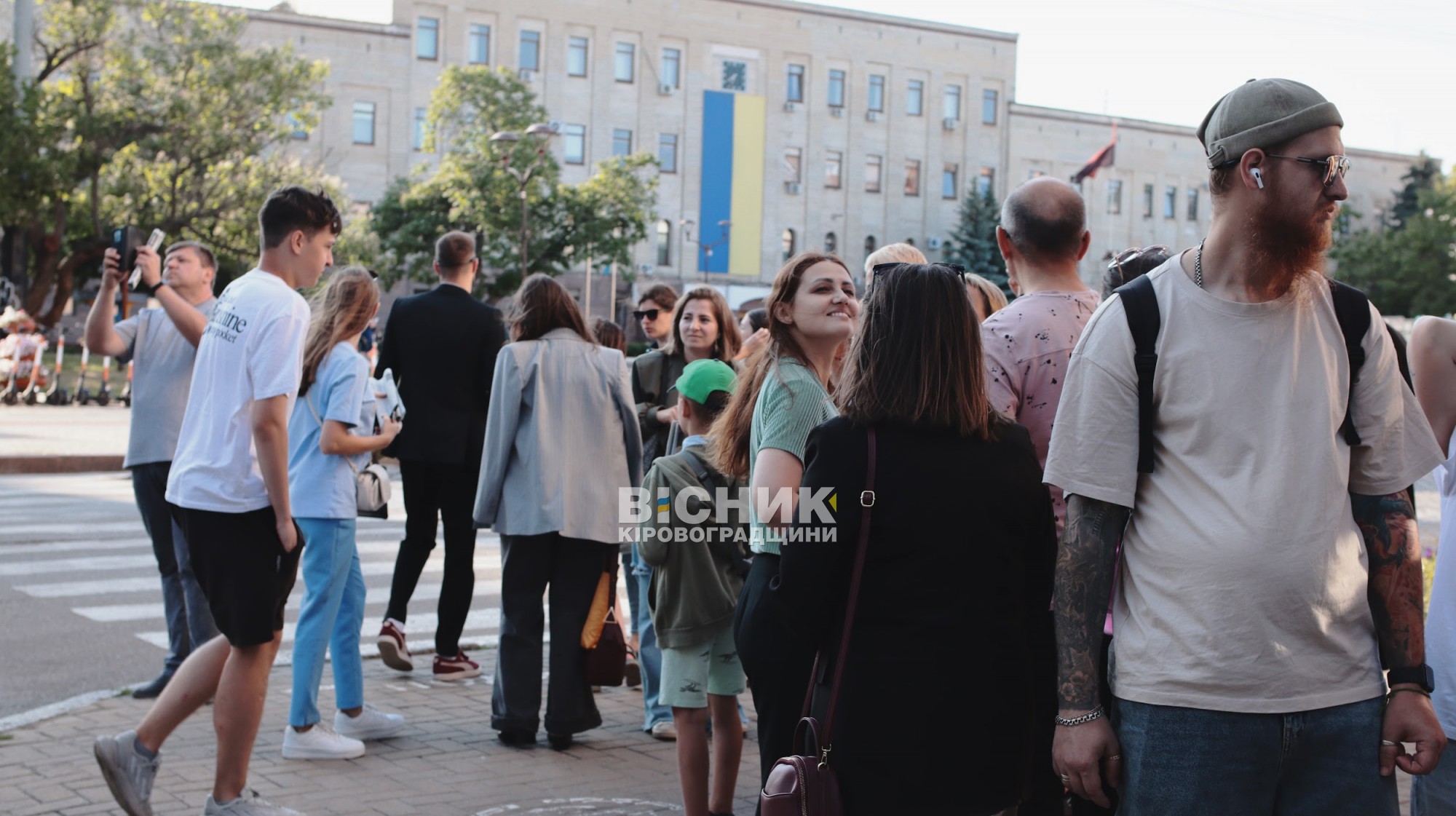 У Кропивницькому згадали Героя Небесної Сотні під час благодійної екскурсії вулицею Віктора Чміленка У Кропивницькому згадали Героя Небесної Сотні під час благодійної екскурсії вулицею Віктора Чміленка