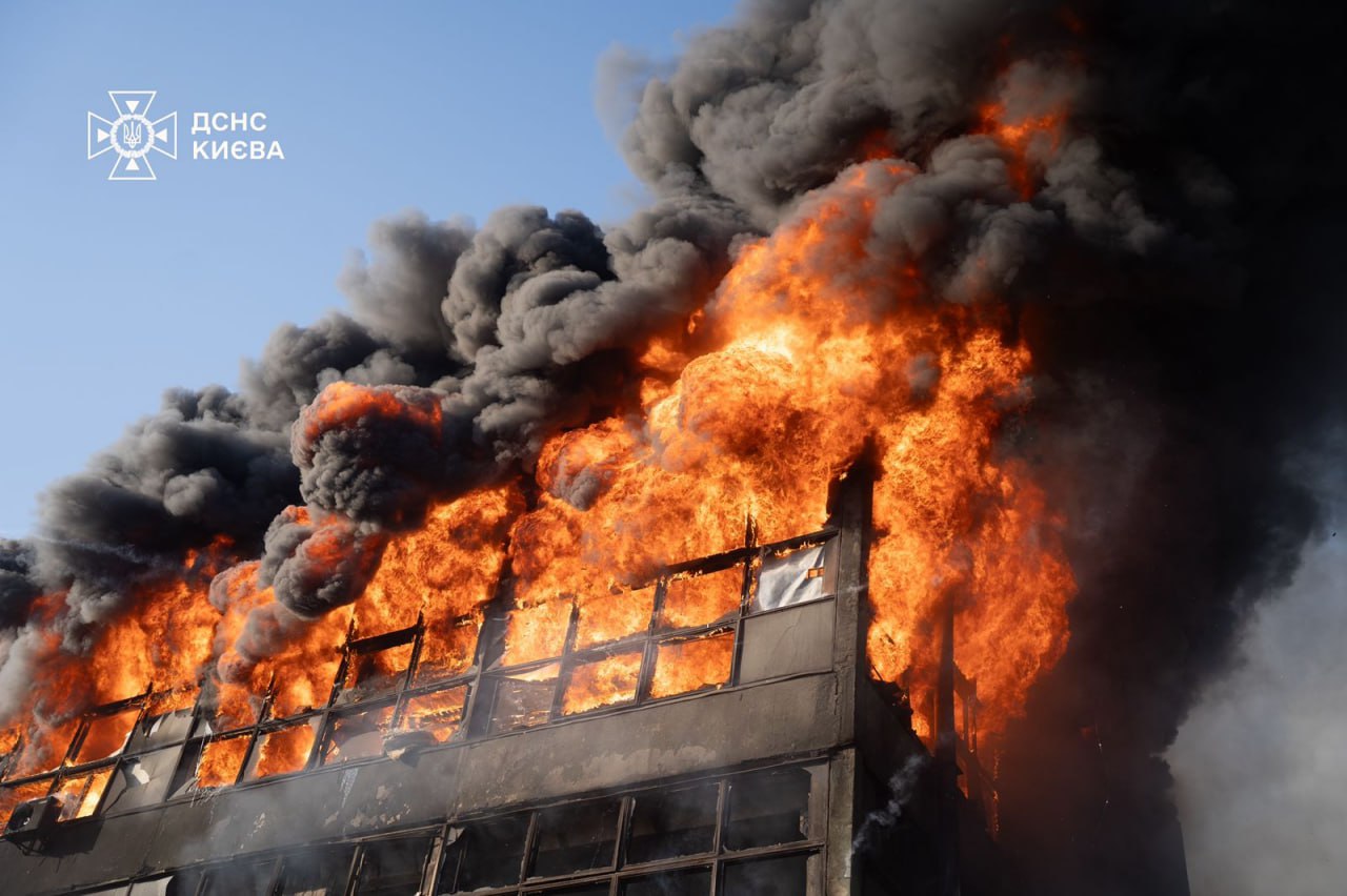 На Кіровоградщині ППО збила ворожий дрон, уламки спричинили загоряння
