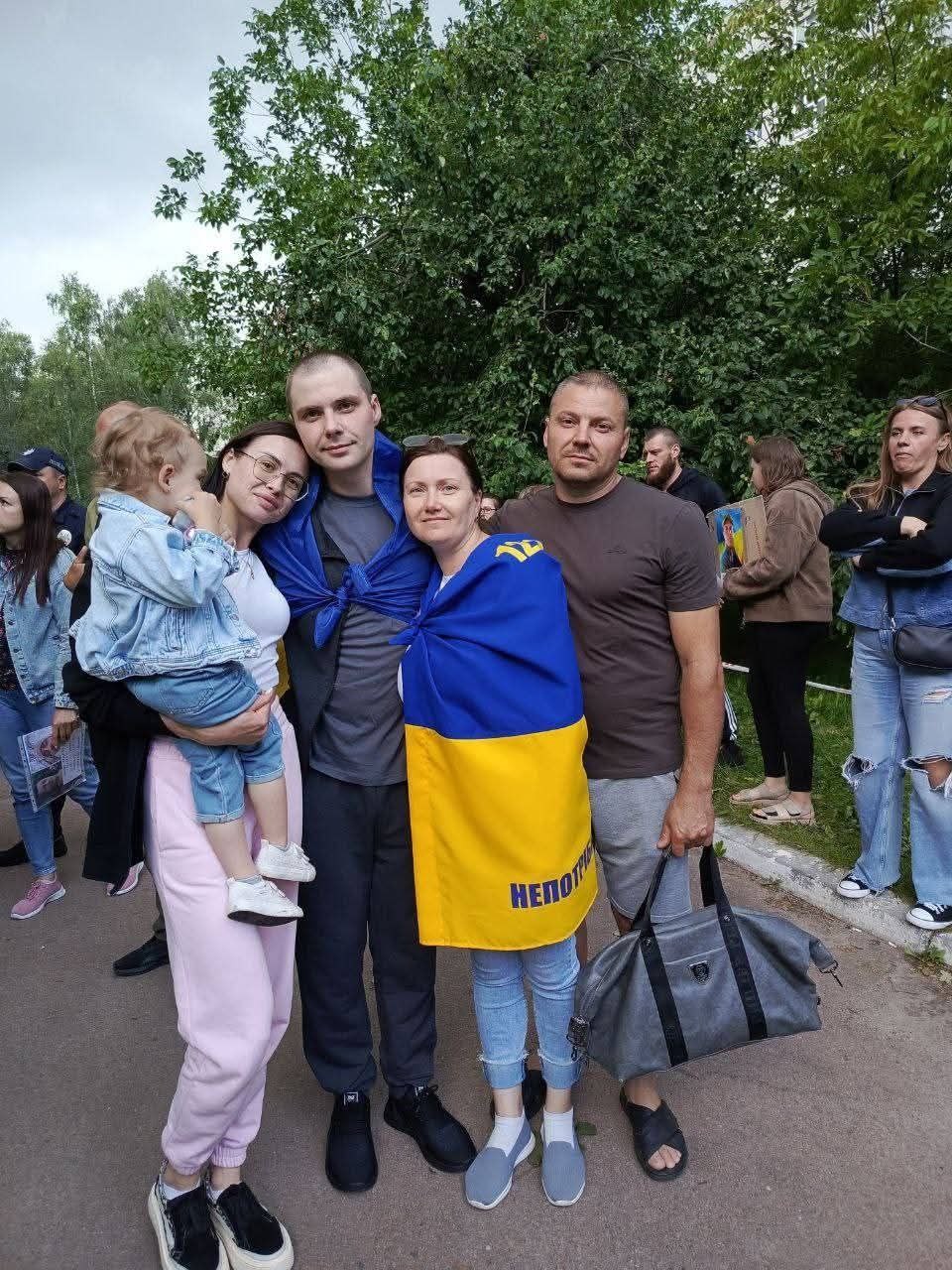 У Суботцях зустрічають Захисника: з полону повертається Денис Непотрібний У Суботцях зустрічають Захисника: з полону повертається Денис Непотрібний