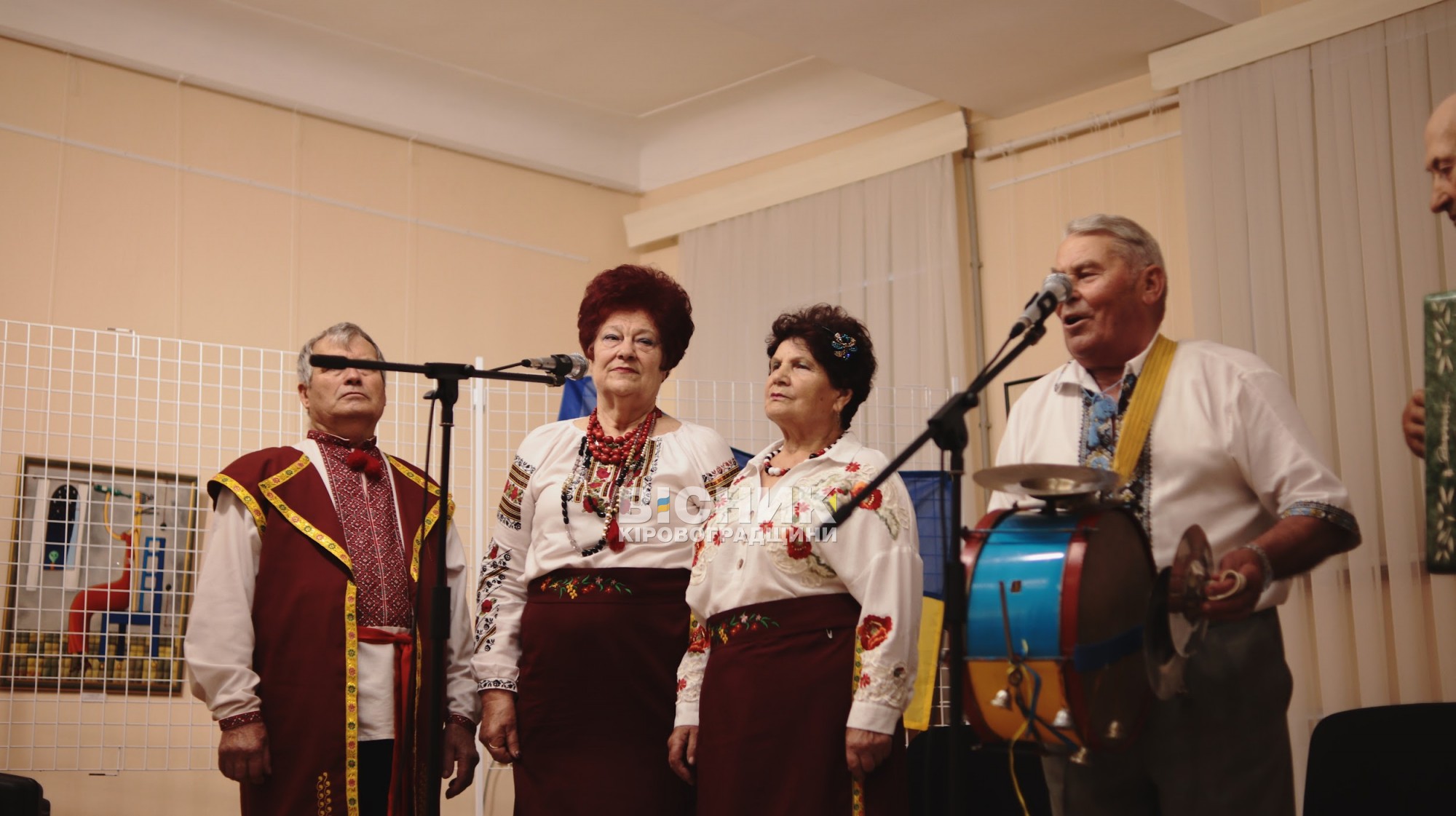 «Киньте все — гармошка грає!»: у Кропивницькому відбувся теплий концерт народної пісні та єдності «Киньте все — гармошка грає!»: у Кропивницькому відбувся теплий концерт народної пісні та єдності