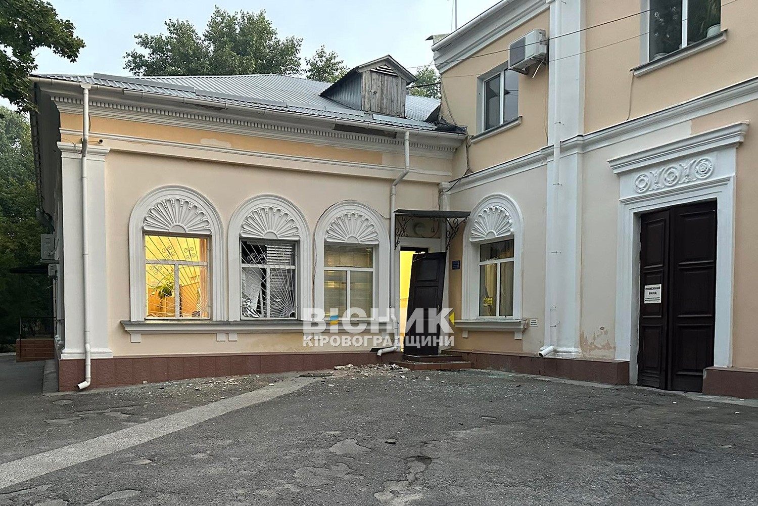Кропивницький атакували дрони: пошкоджено філармонію, університет і парк