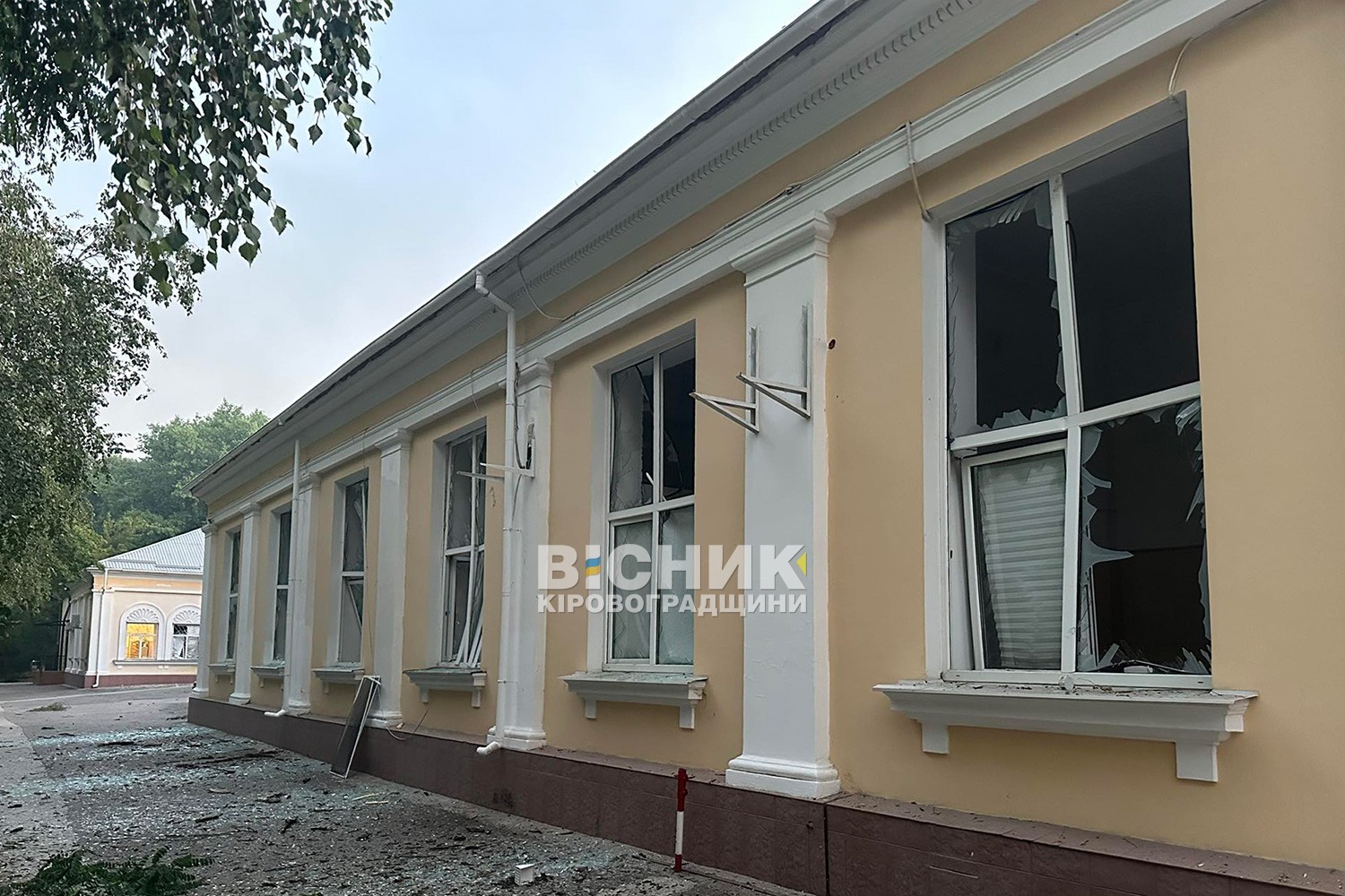 Кропивницький атакували дрони: пошкоджено філармонію, університет і парк