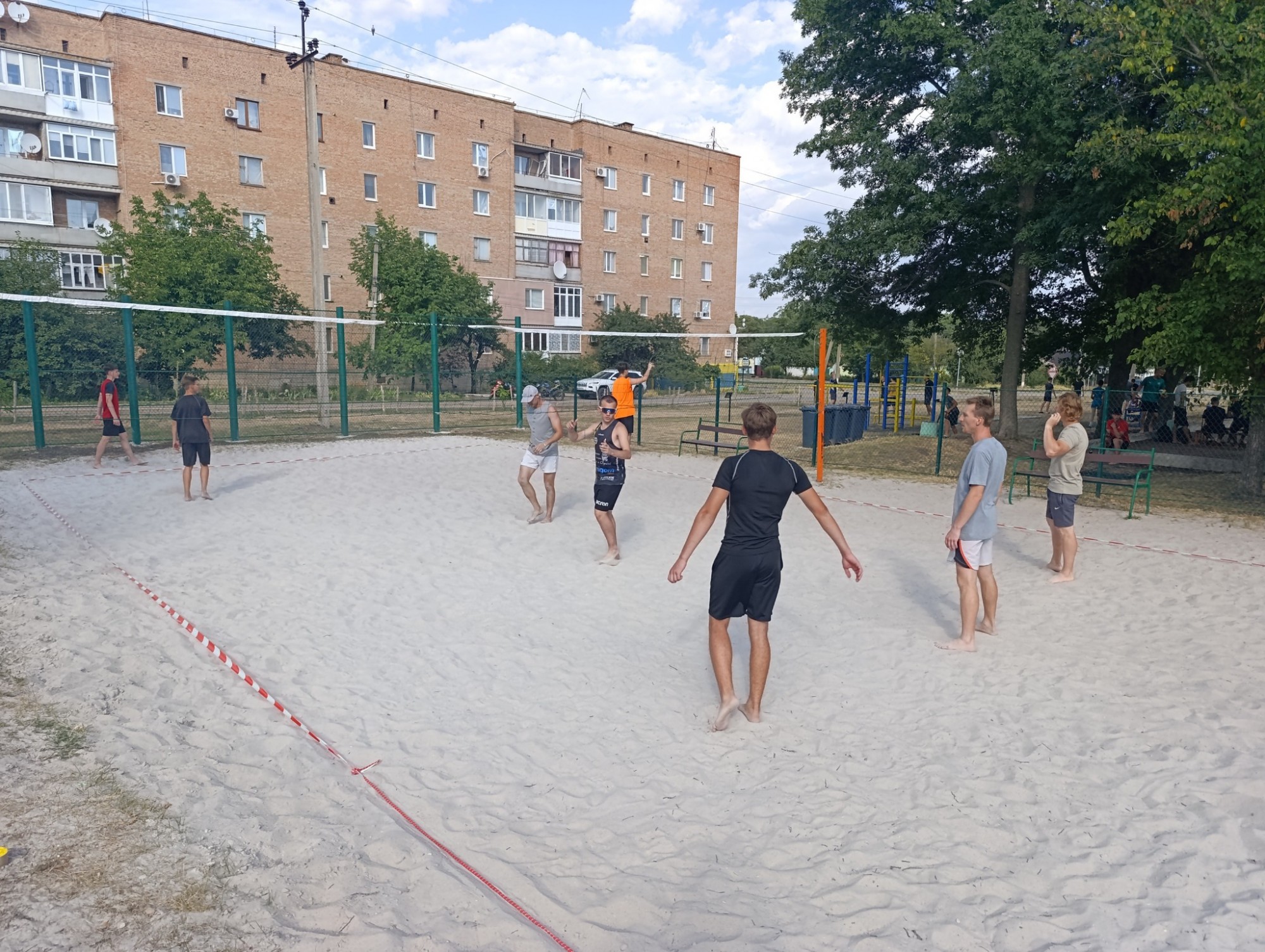 У Бобринці стартував чемпіонат з парковго волейболу: у фіналі змагатимуться три команди У Бобринці стартував чемпіонат з парковго волейболу: у фіналі змагатимуться три команди