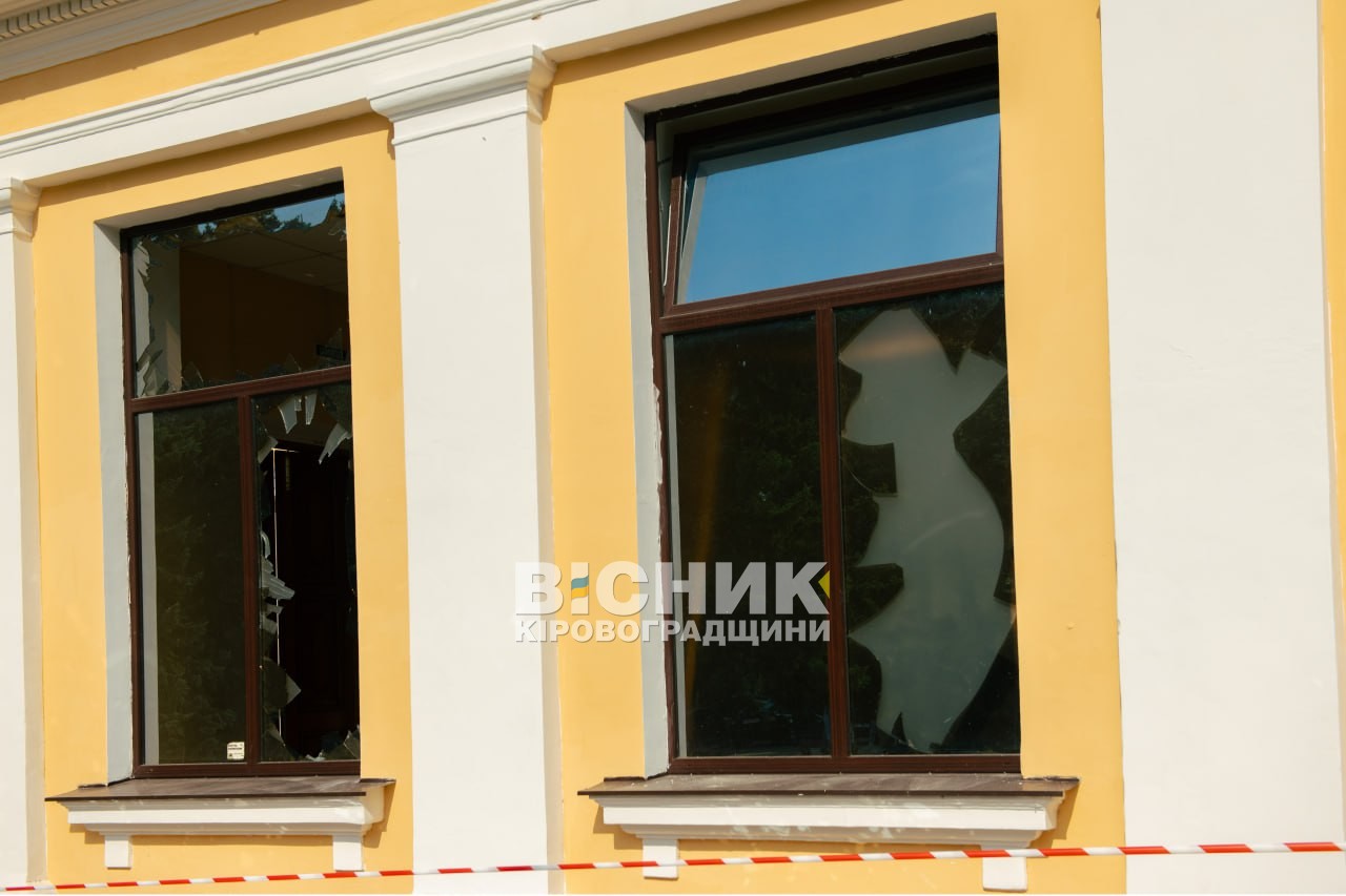 Кропивницький атакували дрони: пошкоджено філармонію, університет і парк