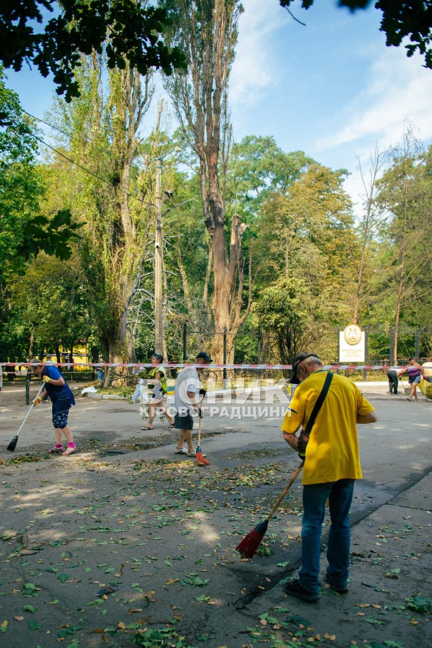 Кропивницький атакували дрони: пошкоджено філармонію, університет і парк