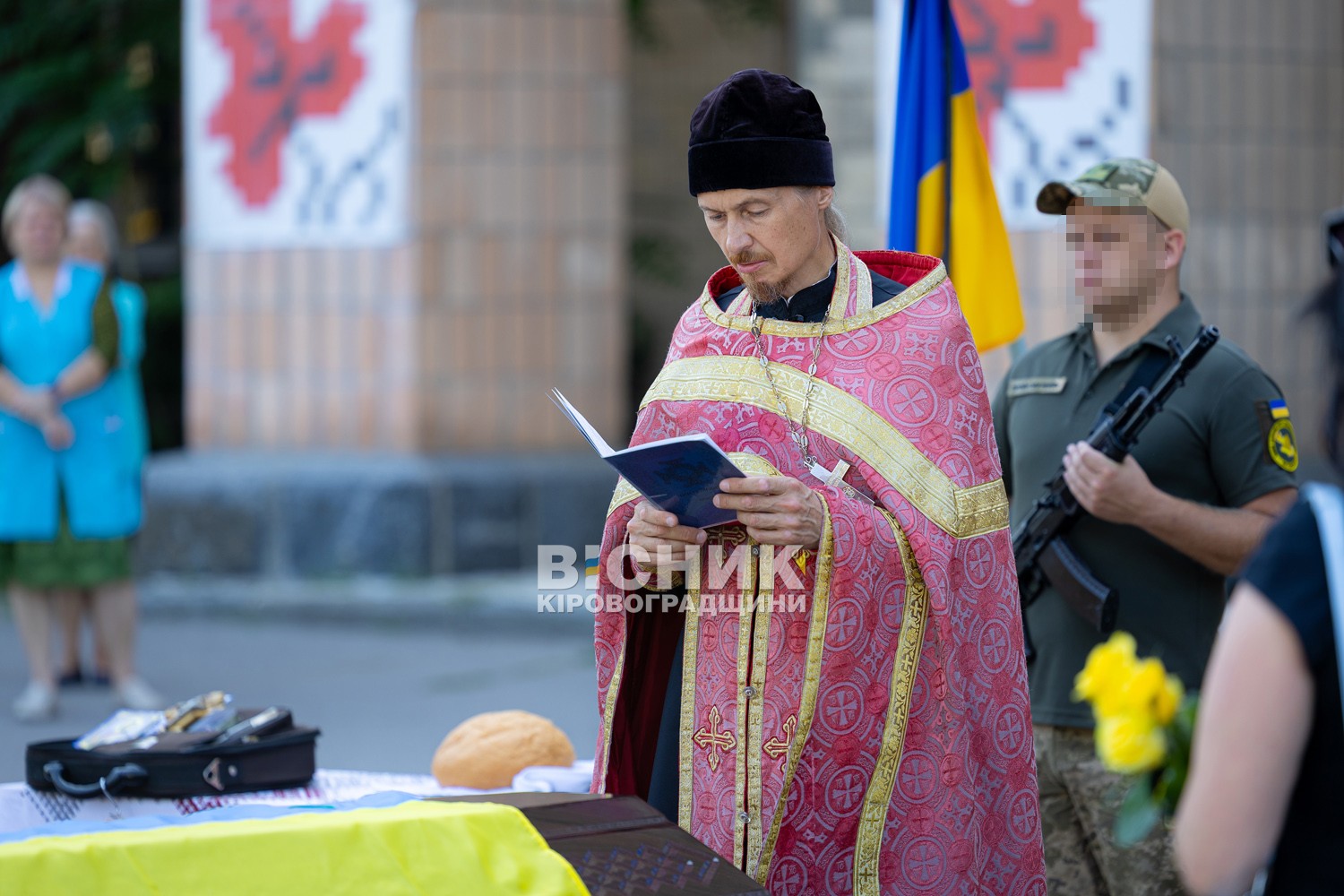 У Світловодську провели в останню земну дорогу захисника України Дениса Голіка У Світловодську провели в останню земну дорогу захисника України Дениса Голіка