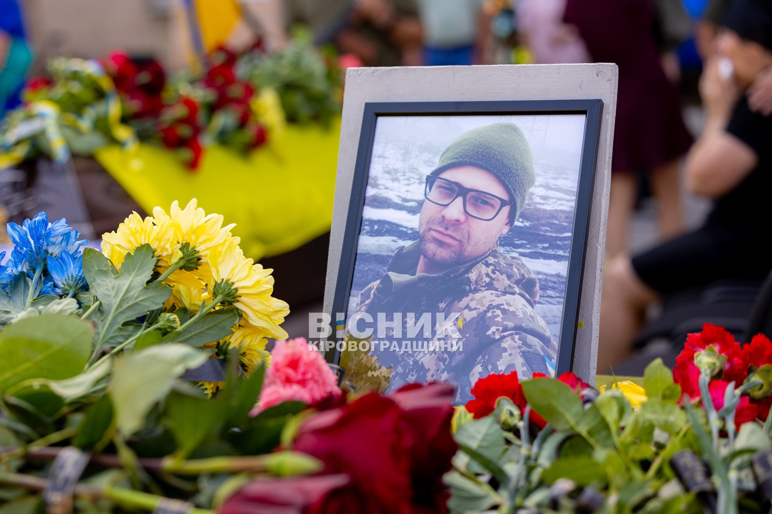У Світловодську провели в останню земну дорогу захисника України Дениса Голіка У Світловодську провели в останню земну дорогу захисника України Дениса Голіка
