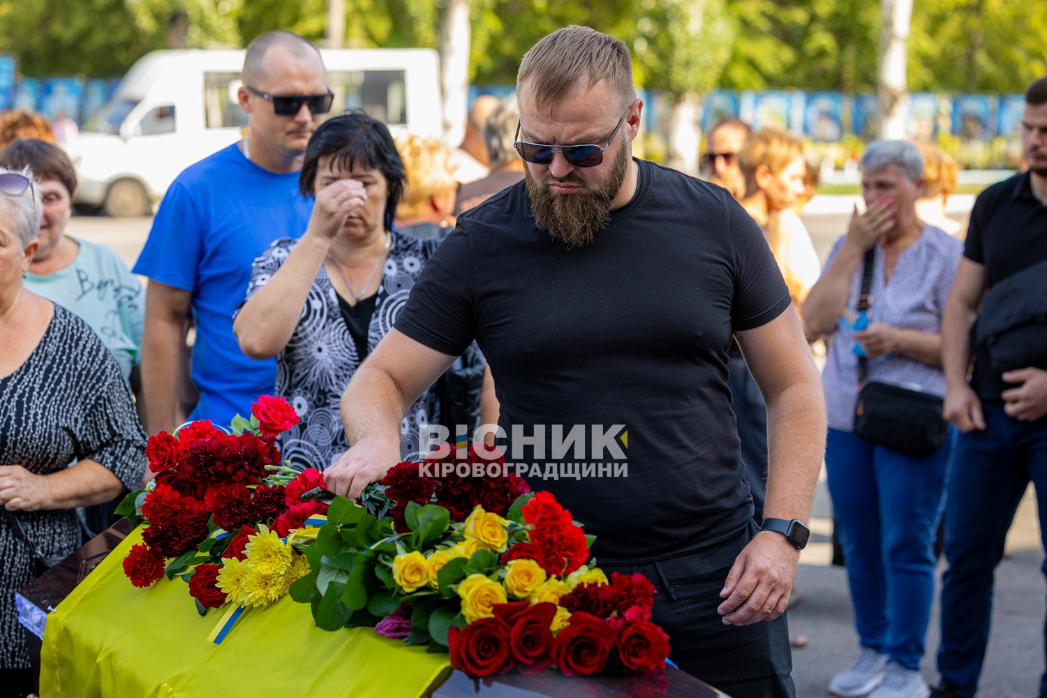 У Світловодську провели в останню земну дорогу захисника України Дениса Голіка У Світловодську провели в останню земну дорогу захисника України Дениса Голіка