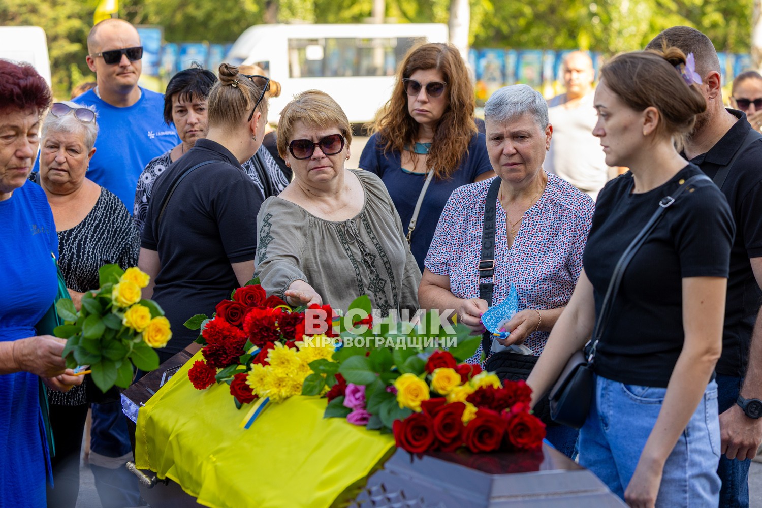 У Світловодську провели в останню земну дорогу захисника України Дениса Голіка У Світловодську провели в останню земну дорогу захисника України Дениса Голіка