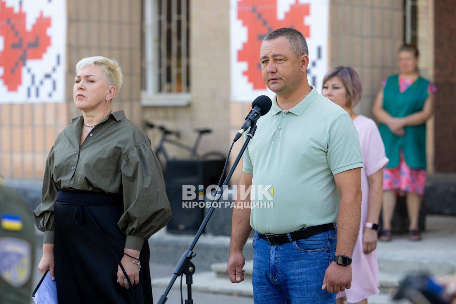У Світловодську провели в останню земну дорогу захисника України Дениса Голіка У Світловодську провели в останню земну дорогу захисника України Дениса Голіка