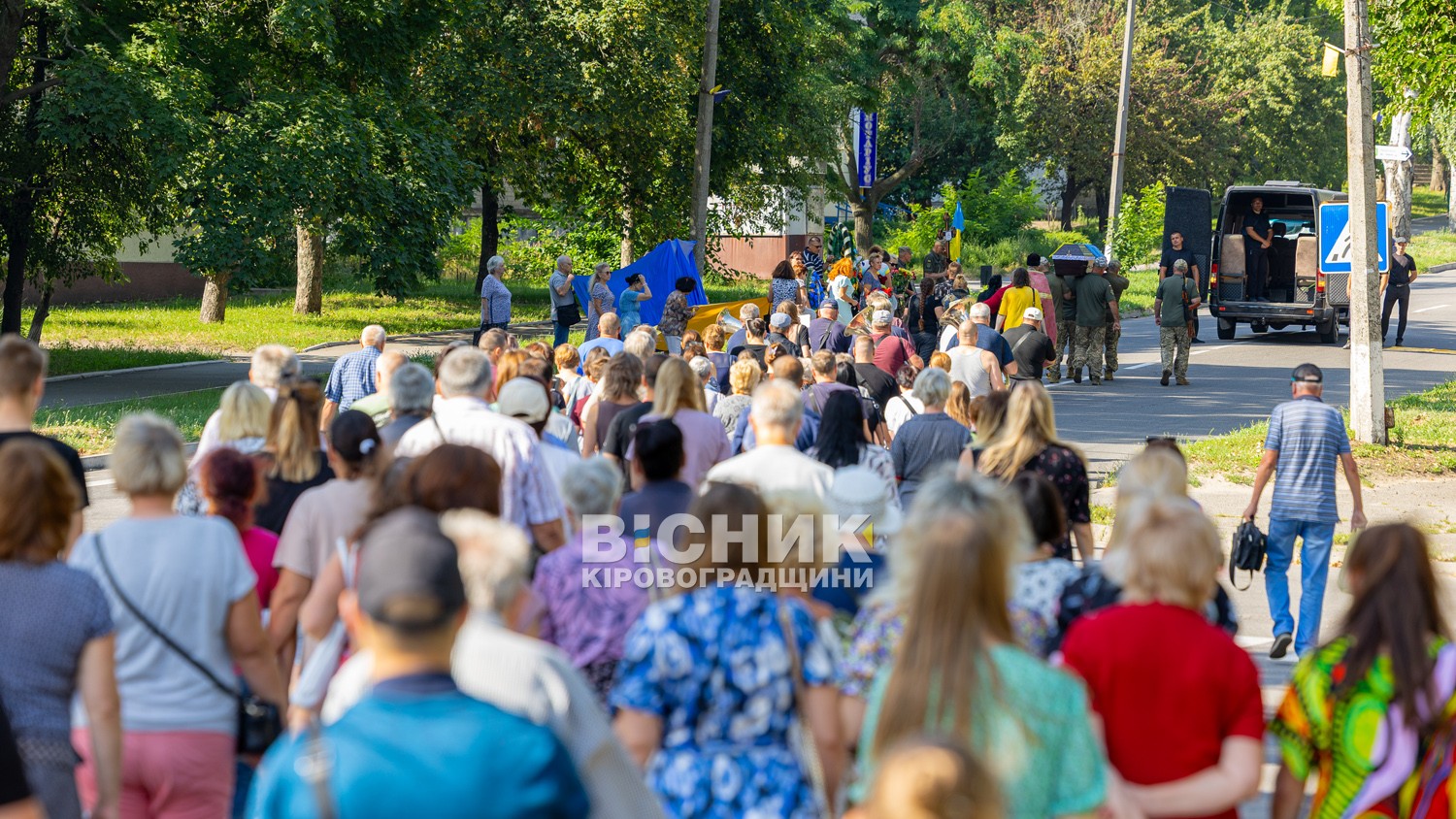 У Світловодську провели в останню земну дорогу захисника України Дениса Голіка У Світловодську провели в останню земну дорогу захисника України Дениса Голіка
