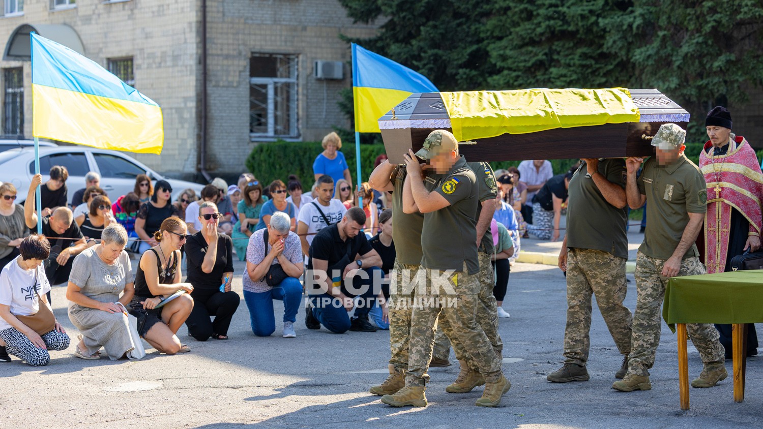 У Світловодську провели в останню земну дорогу захисника України Дениса Голіка У Світловодську провели в останню земну дорогу захисника України Дениса Голіка