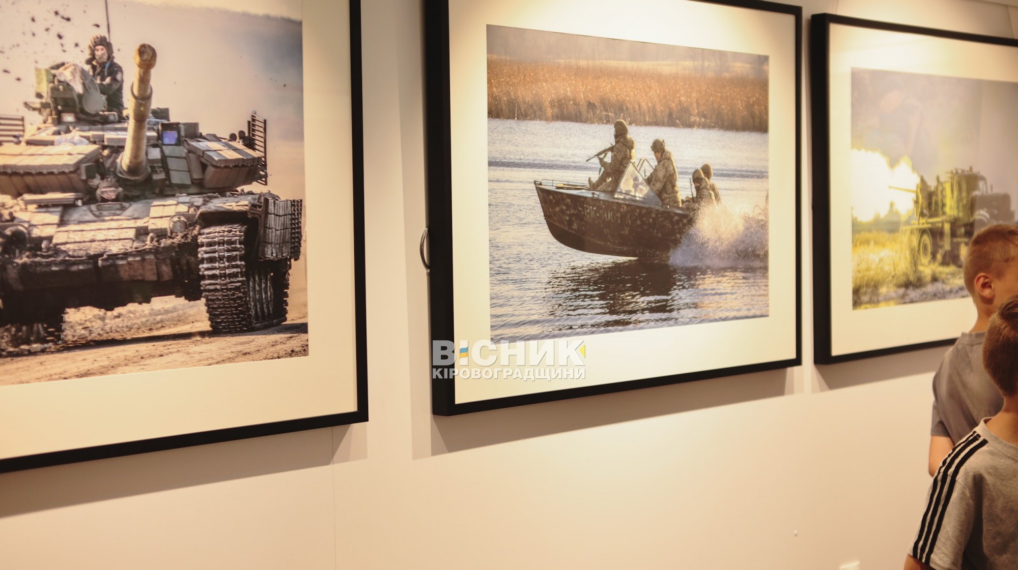 «Відвага нації»: у Кропивницькому зупинився мистецький потяг з фотовиставкою про війну «Відвага нації»: у Кропивницькому зупинився мистецький потяг з фотовиставкою про війну