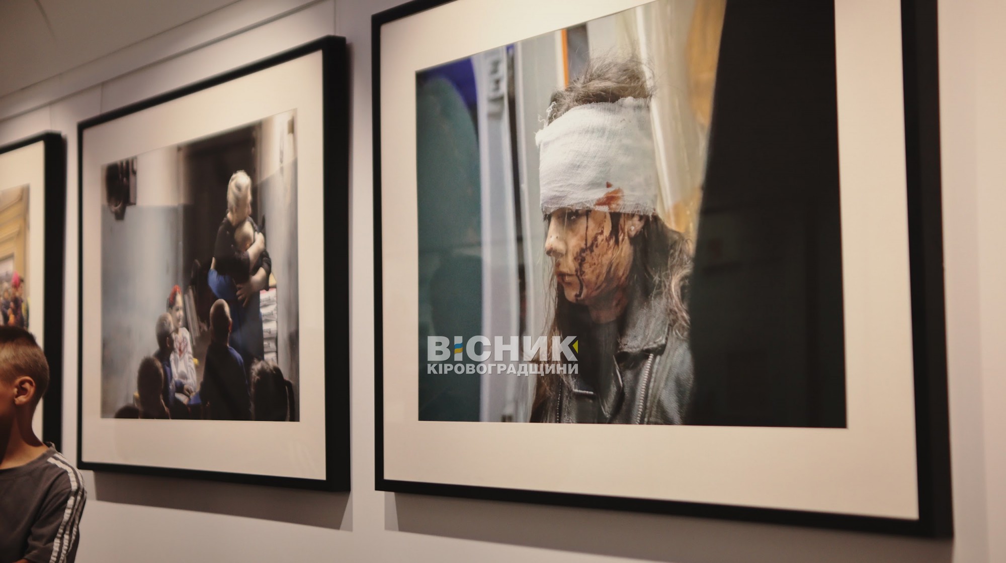 «Відвага нації»: у Кропивницькому зупинився мистецький потяг з фотовиставкою про війну «Відвага нації»: у Кропивницькому зупинився мистецький потяг з фотовиставкою про війну