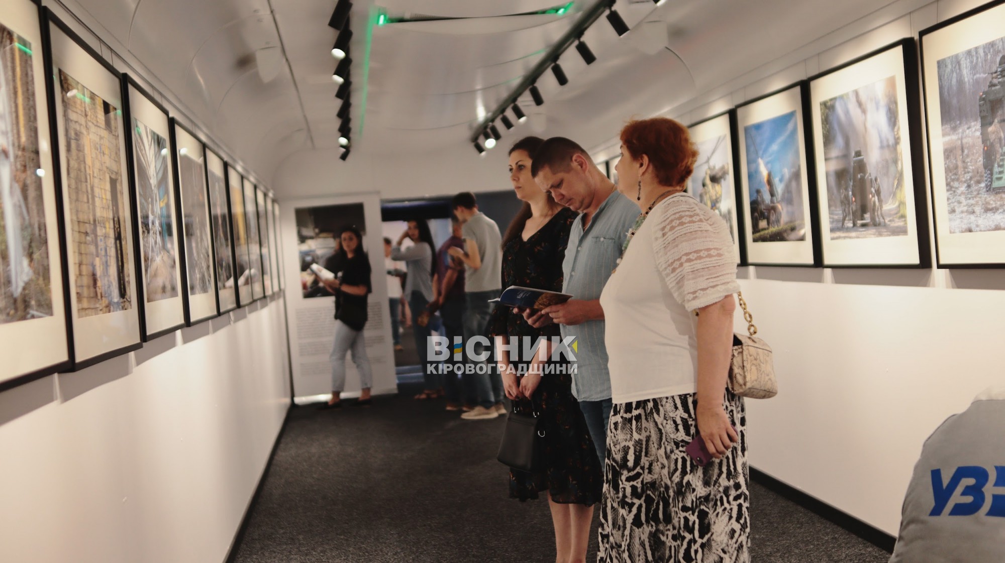 «Відвага нації»: у Кропивницькому зупинився мистецький потяг з фотовиставкою про війну «Відвага нації»: у Кропивницькому зупинився мистецький потяг з фотовиставкою про війну