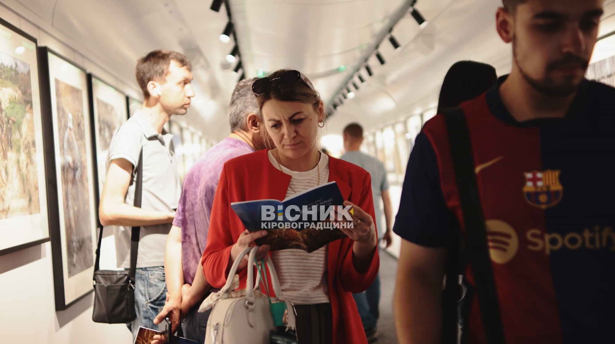 «Відвага нації»: у Кропивницькому зупинився мистецький потяг з фотовиставкою про війну «Відвага нації»: у Кропивницькому зупинився мистецький потяг з фотовиставкою про війну