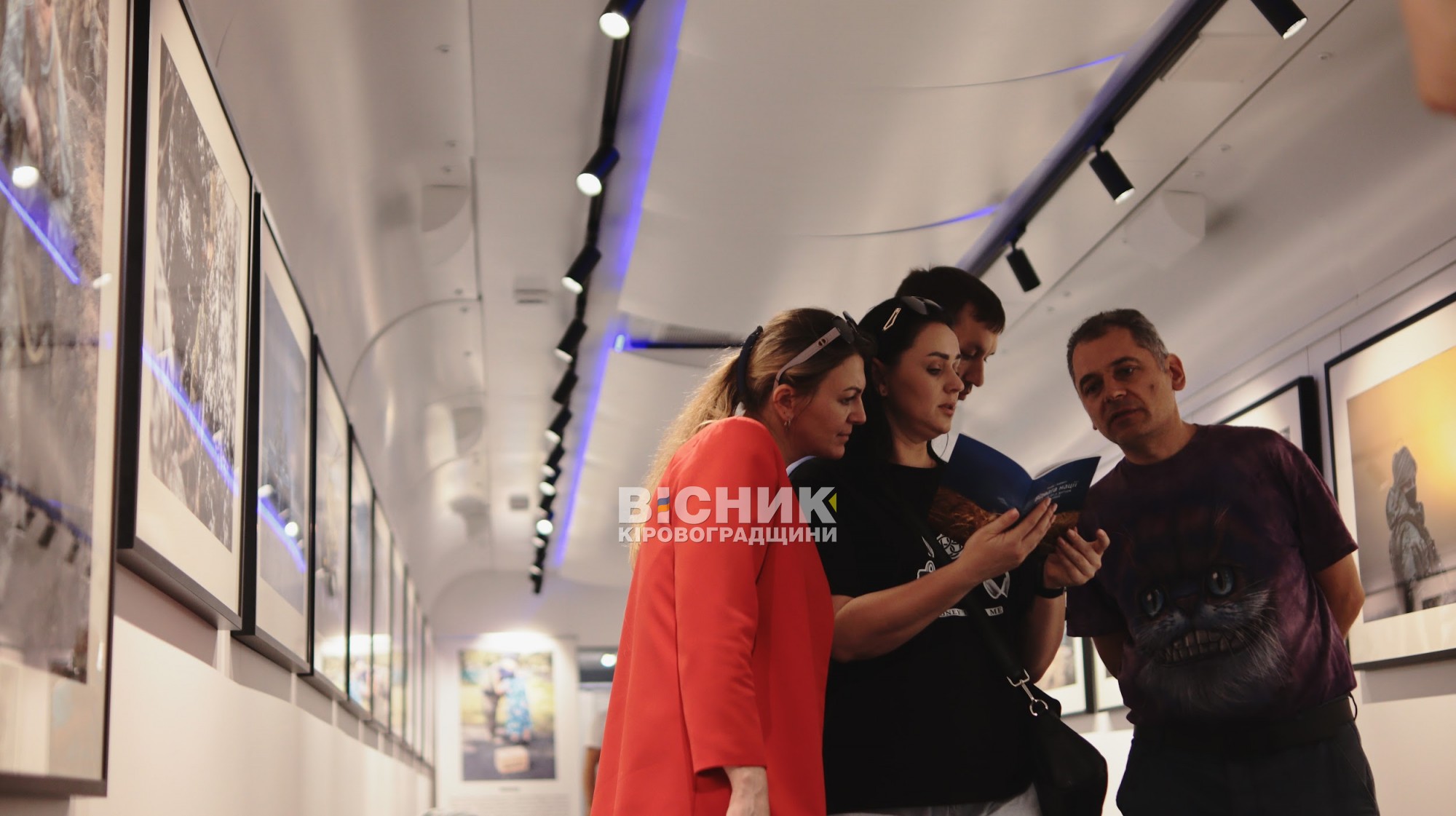 «Відвага нації»: у Кропивницькому зупинився мистецький потяг з фотовиставкою про війну «Відвага нації»: у Кропивницькому зупинився мистецький потяг з фотовиставкою про війну