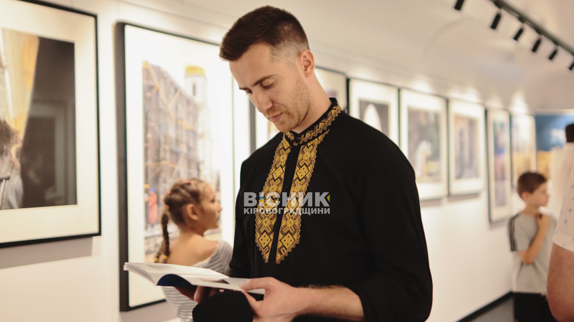 «Відвага нації»: у Кропивницькому зупинився мистецький потяг з фотовиставкою про війну «Відвага нації»: у Кропивницькому зупинився мистецький потяг з фотовиставкою про війну