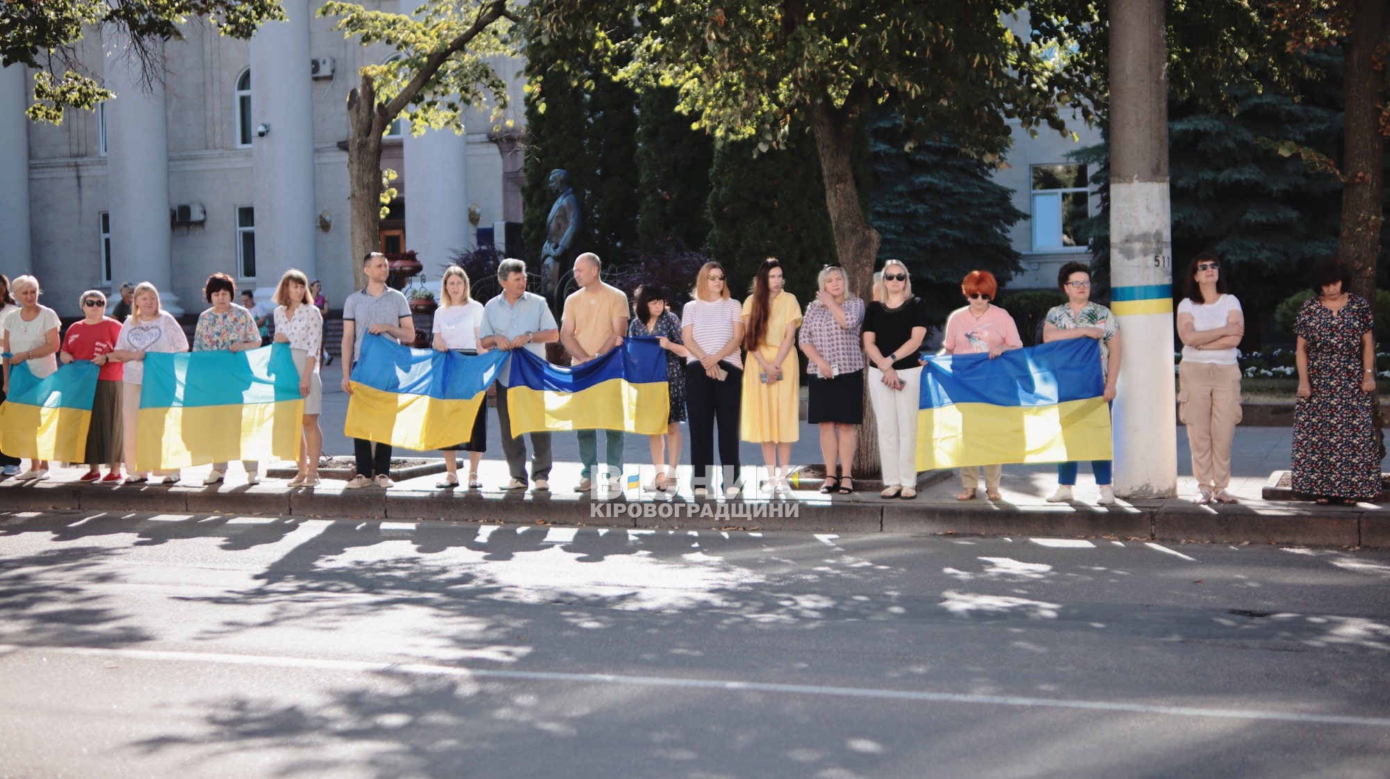 Кропивницький попрощався з полеглими захисниками Олександром Горкушею та Юрієм Сімонешком Кропивницький попрощався з полеглими захисниками Олександром Горкушею та Юрієм Сімонешком