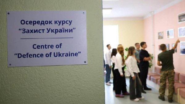 Навчання: працюють осередки для студентів та школярів Навчання: працюють осередки для студентів та школярів