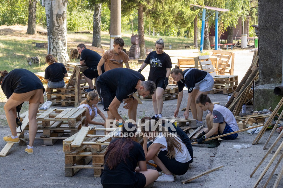 У Суботцівській громаді молодь з різних куточків України відновила молодіжний простір У Суботцівській громаді молодь з різних куточків України відновила молодіжний простір