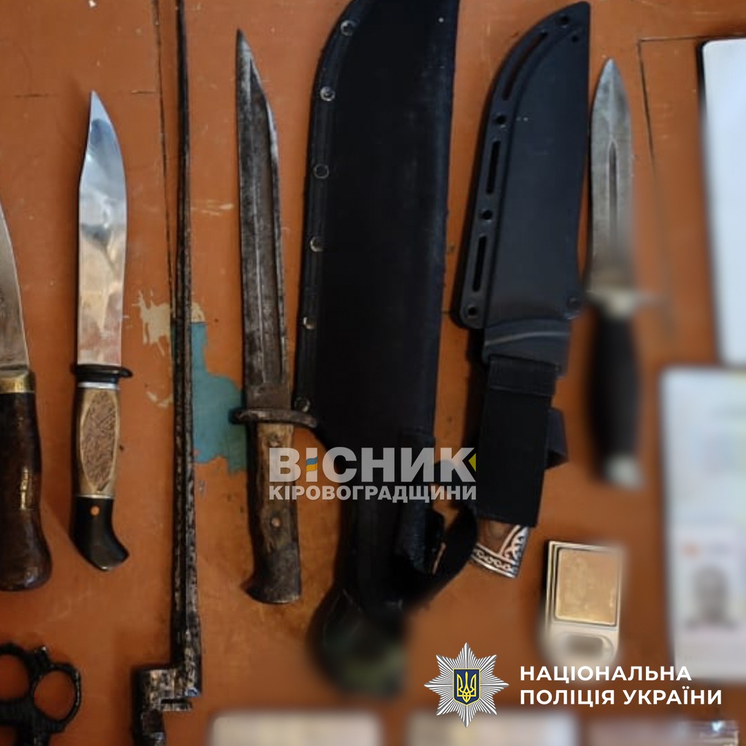 На Кіровоградщині поліцейські викрили злочинне угруповання, причетне до серії вимагань, крадіжок та розбоїв На Кіровоградщині поліцейські викрили злочинне угруповання, причетне до серії вимагань, крадіжок та розбоїв