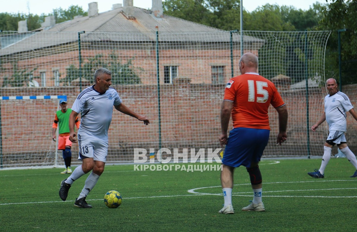 Ветерани "Металурга" привезли два кубки до Світловодська