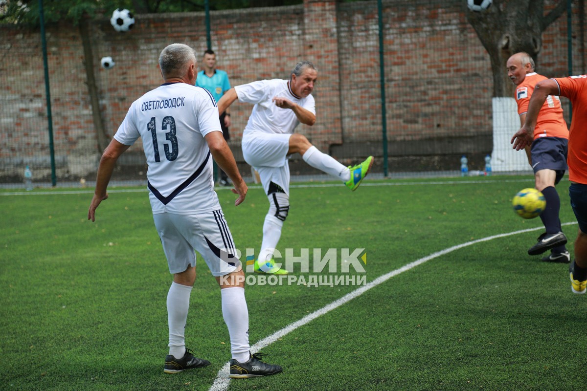 Ветерани "Металурга" привезли два кубки до Світловодська