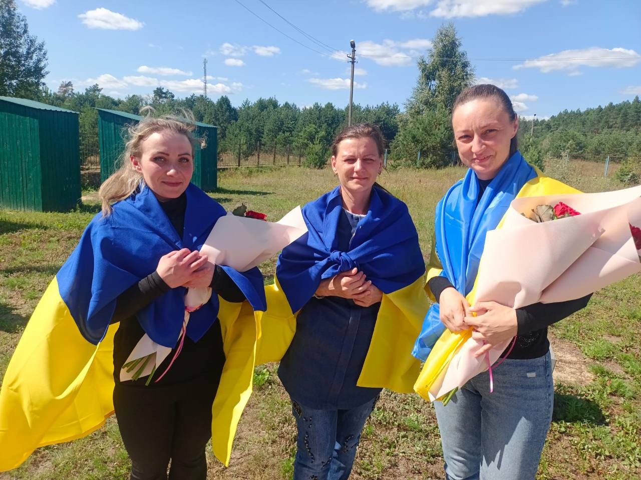 84 українці повернулися з полону, серед них — утримувані з 2014 року 84 українці повернулися з полону, серед них — утримувані з 2014 року