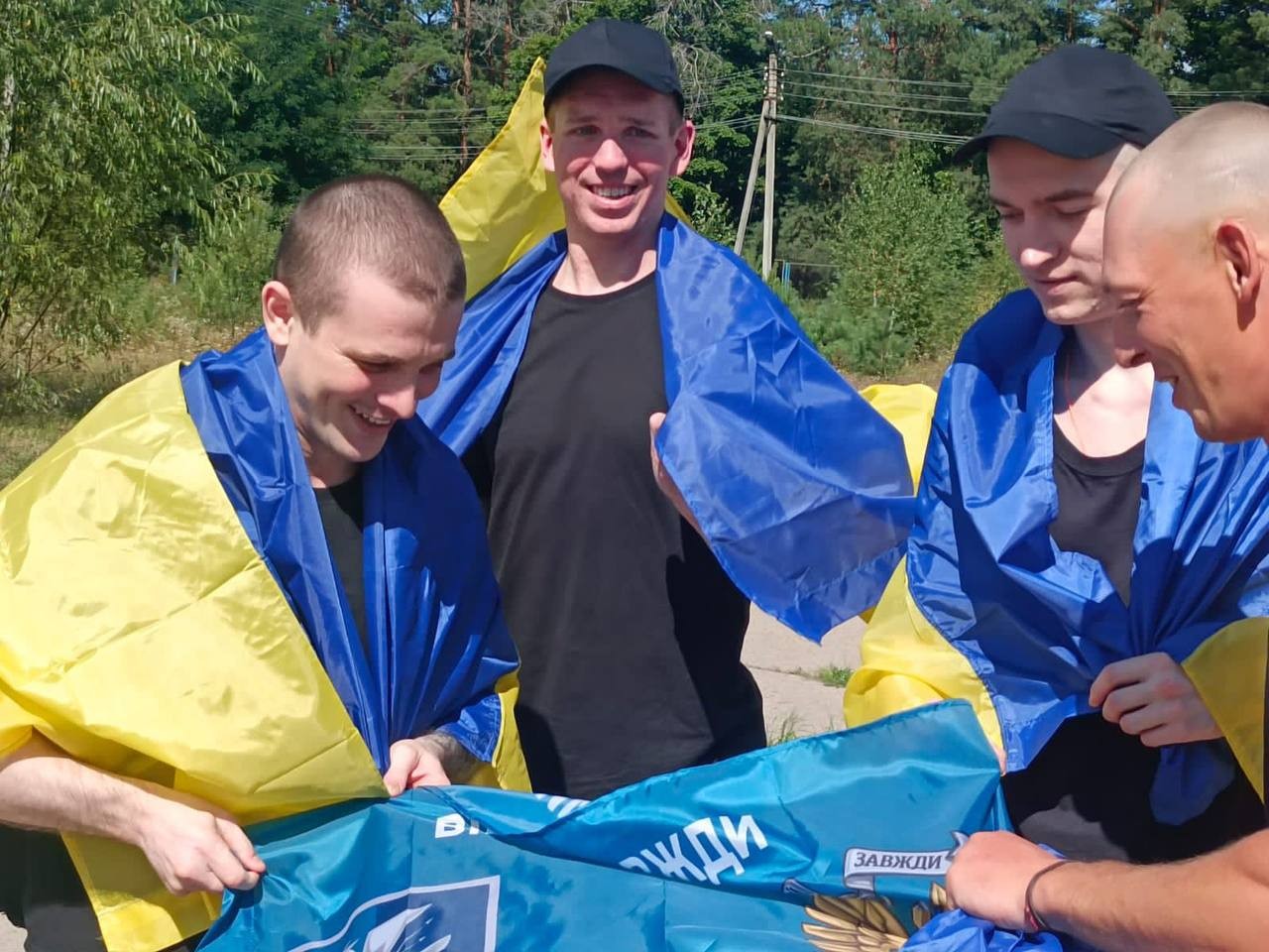 84 українці повернулися з полону, серед них — утримувані з 2014 року 84 українці повернулися з полону, серед них — утримувані з 2014 року
