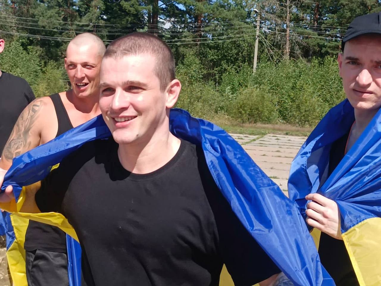 84 українці повернулися з полону, серед них — утримувані з 2014 року 84 українці повернулися з полону, серед них — утримувані з 2014 року