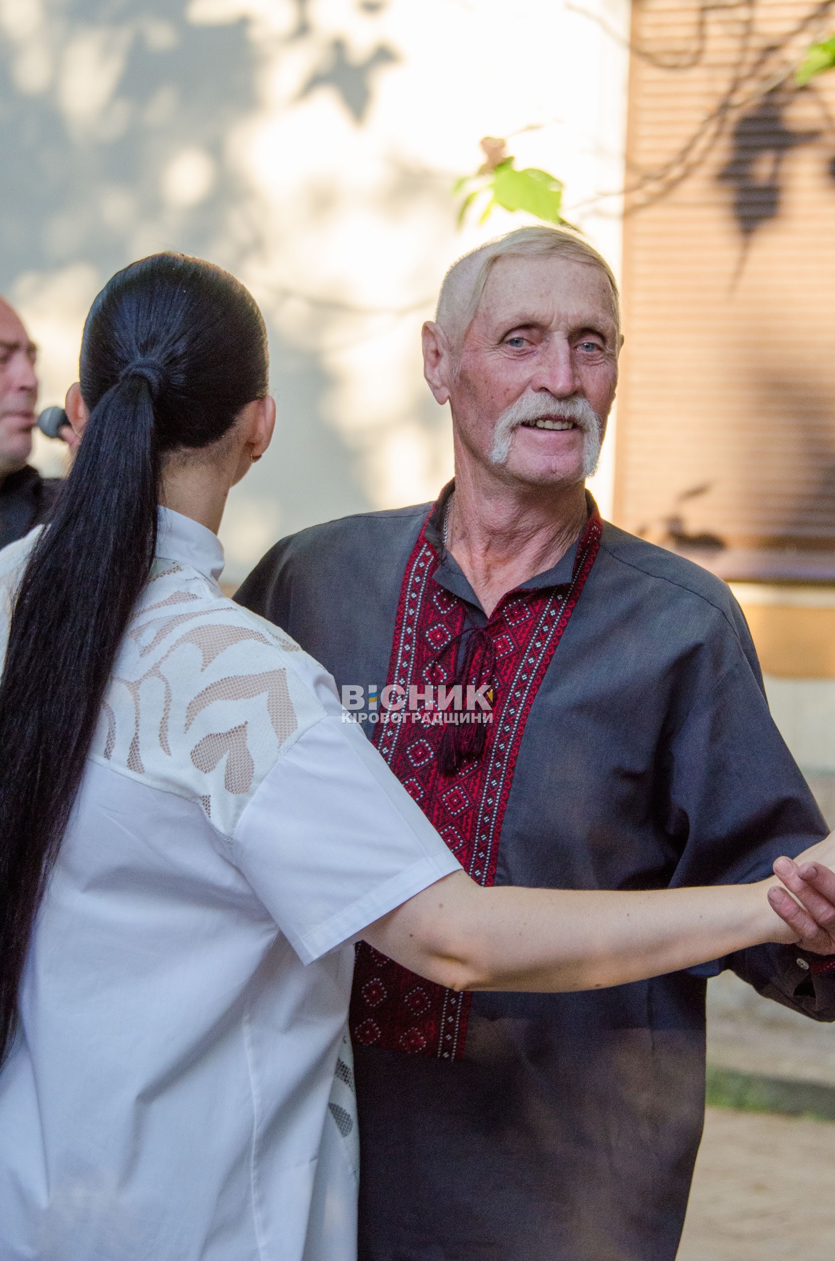Благодійний вечір української музики у «Бамбетель»: пісня заради допомоги військовим Благодійний вечір української музики у «Бамбетель»: пісня заради допомоги військовим