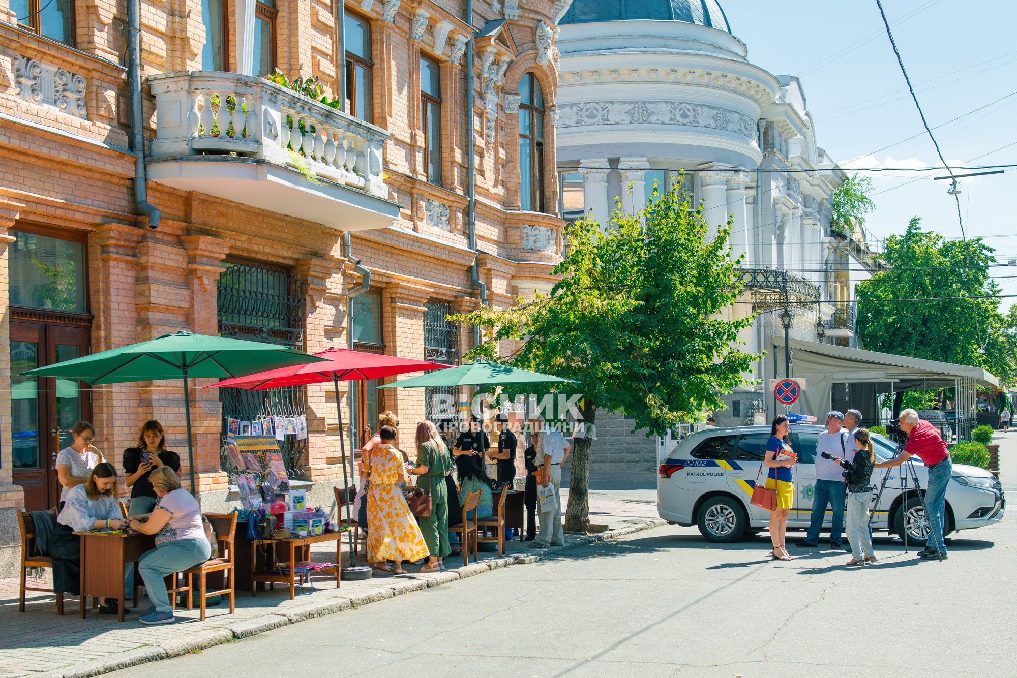 «Моя Незалежність – моя Україна»: святкова акція біля бібліотеки Маланюка «Моя Незалежність – моя Україна»: святкова акція біля бібліотеки Маланюка