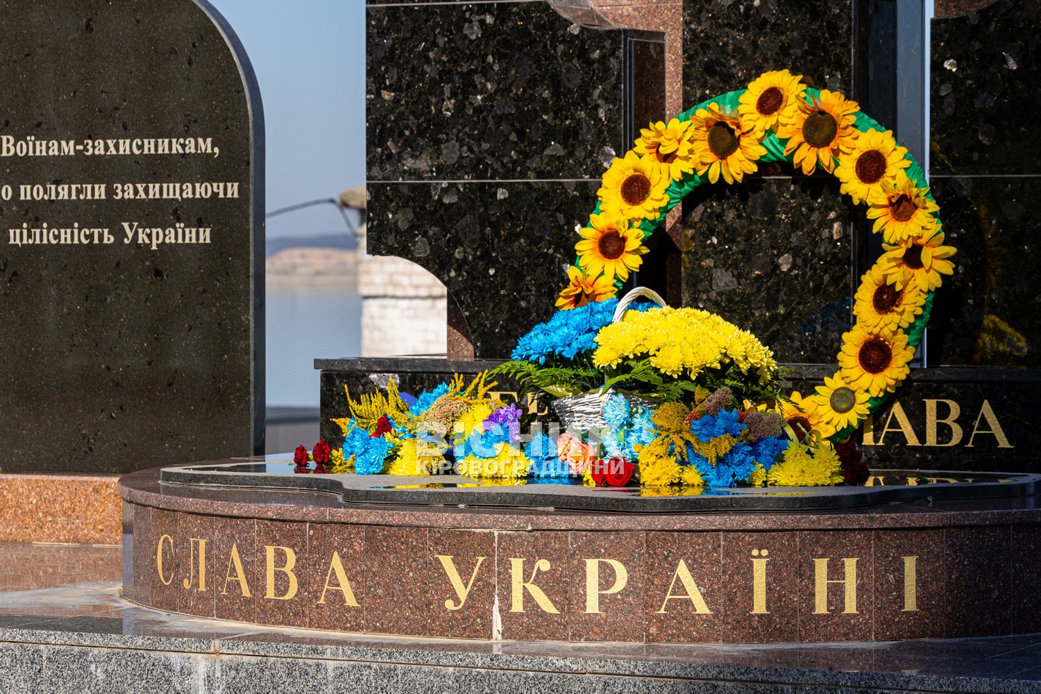 Мітинг до Дня пам'яті загиблих захисників України відбувся у Світловодську Мітинг до Дня пам'яті загиблих захисників України відбувся у Світловодську