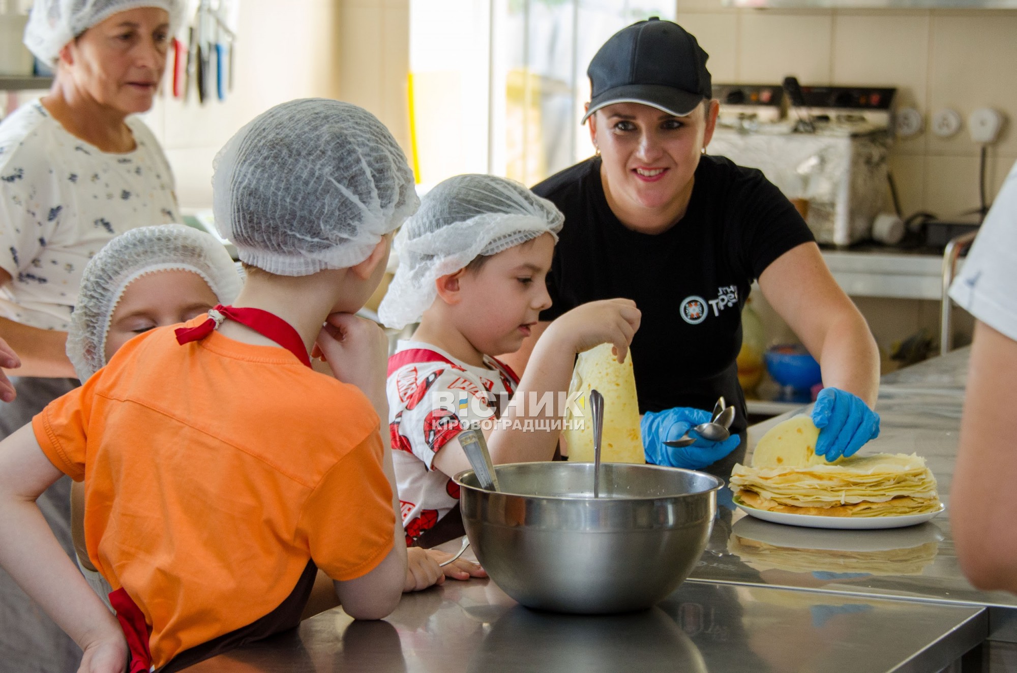 Кулінарний день для дітей Героїв: вареники та млинці як символ єдності Кулінарний день для дітей Героїв: вареники та млинці як символ єдності